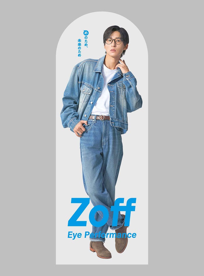 目黒蓮/店頭等身大パネル(提供写真)