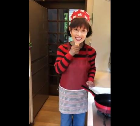 平野レミ、おうちゴハンも豪快すぎる ノーメイク料理動画で元気になる人続出「お腹よじれる」