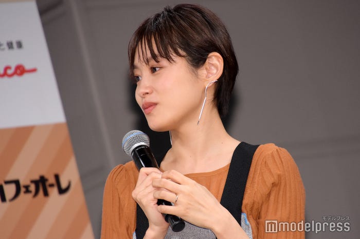 涙をみせる高橋愛(C)モデルプレス