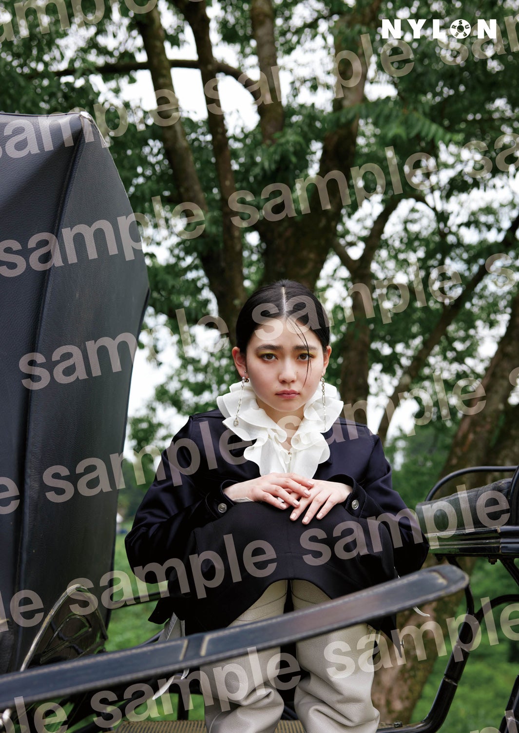 山田杏奈／Amazon大判フォトカード（C）NYLON SUPER