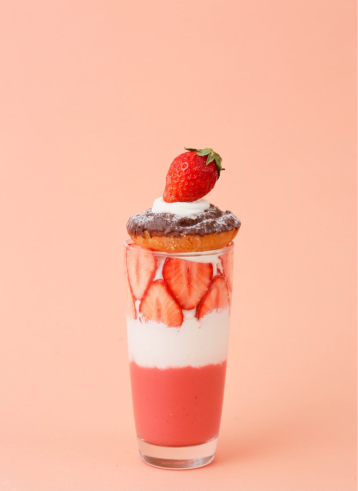 チョコドーナッツ ボンボンスムージー
 ストロベリー／画像提供：コンテンポラリープランニングセンター