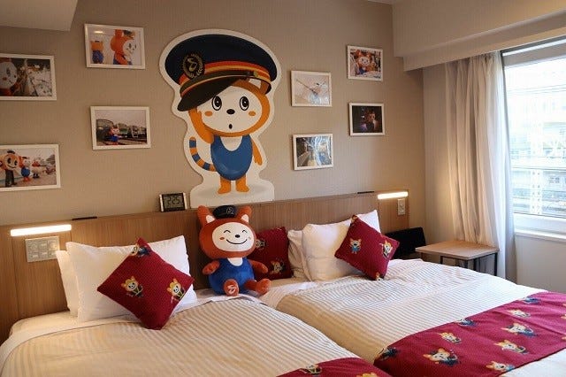 ハリウッドツインのベッド周囲は「そうにゃん」だらけ(笑)