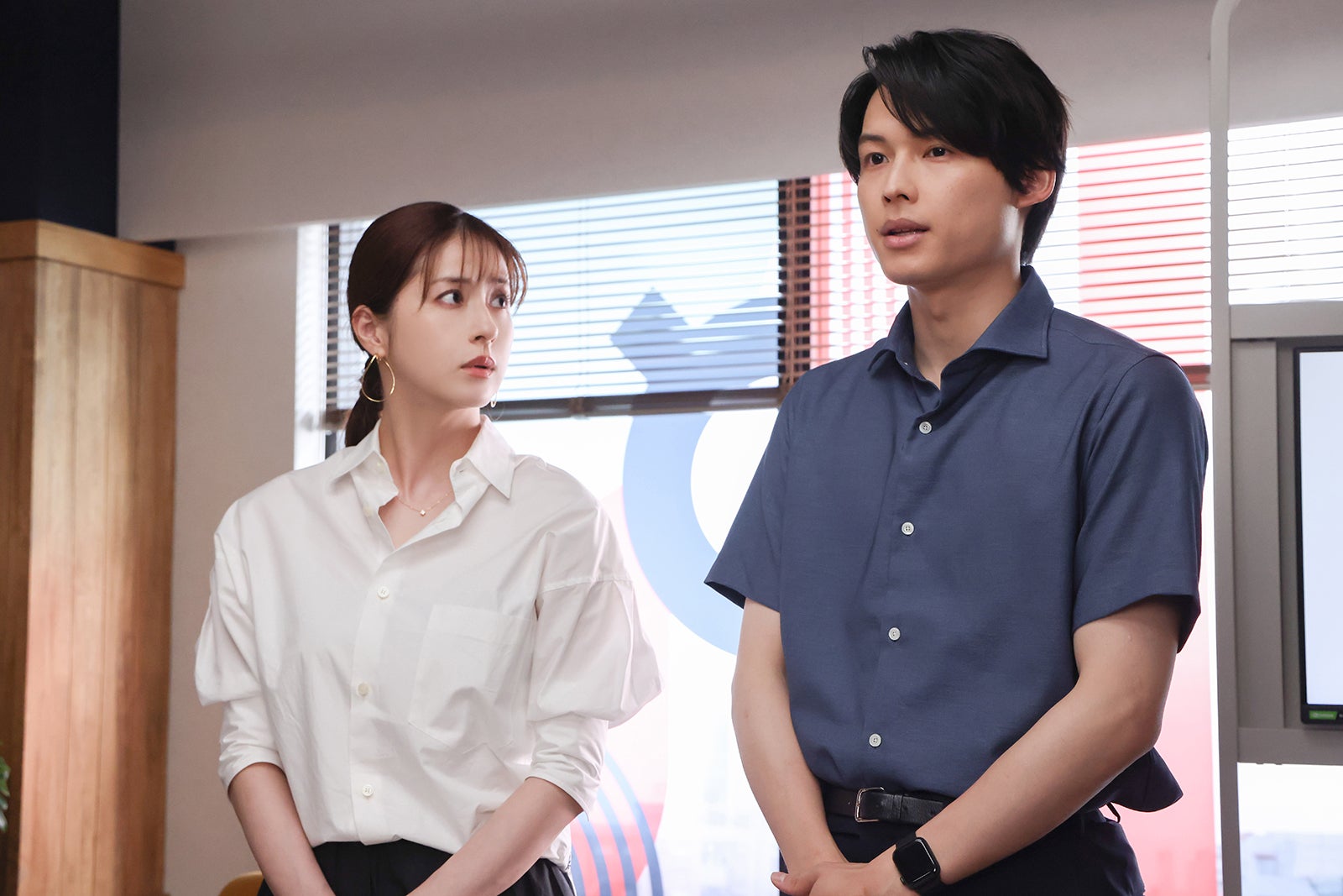 松本若菜、松村北斗「西園寺さんは家事をしない」第4話より（C）TBS