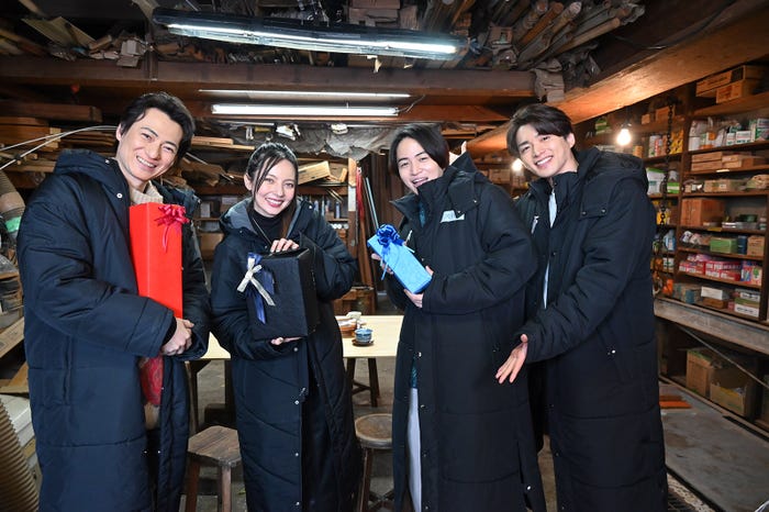 忍成修吾、ベッキー、菊池風磨、白洲迅(C)日本テレビ