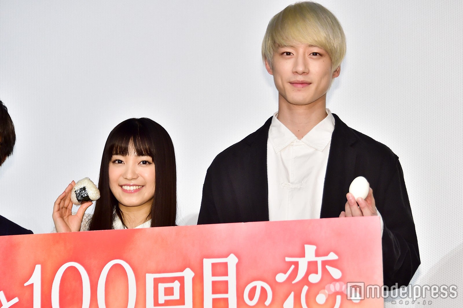 miwa＆坂口健太郎“大好物”100個プレゼントに興奮「愛を感じます」