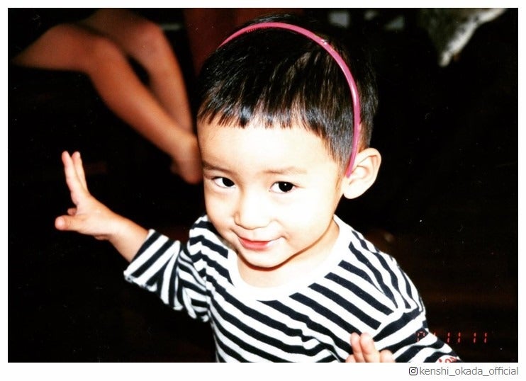 岡田健史、誕生日に幼少期ショット公開「すでに整ってる」「面影ある」の声