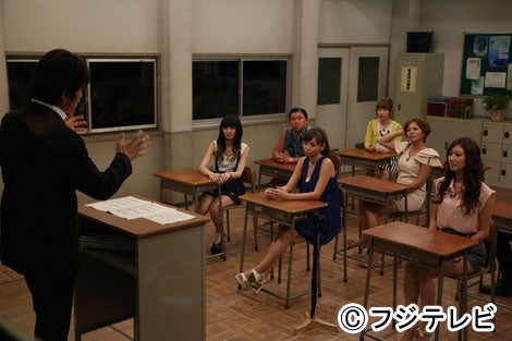 生徒たちを前に熱いトークを繰り広げる林修先生／「テレビシャカイ実験　あすなろラボ」