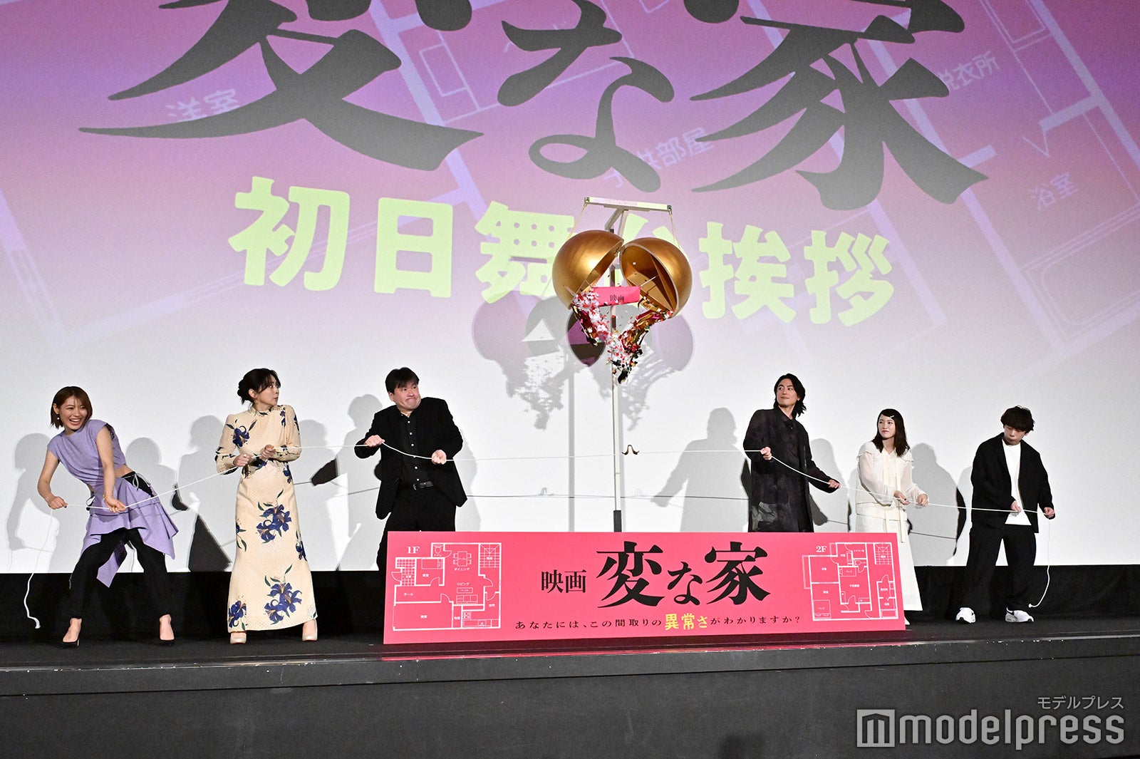 （左から）瀧本美織、斉藤由貴、佐藤二朗、間宮祥太朗、川栄李奈、石川淳一監督（C）モデルプレス