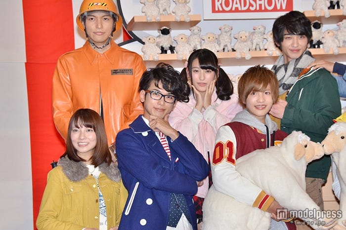 「烈車戦隊トッキュウジャー」【後列左から】長濱慎、森高愛、横浜流星、【前列左から】梨里杏、平牧仁、志尊淳