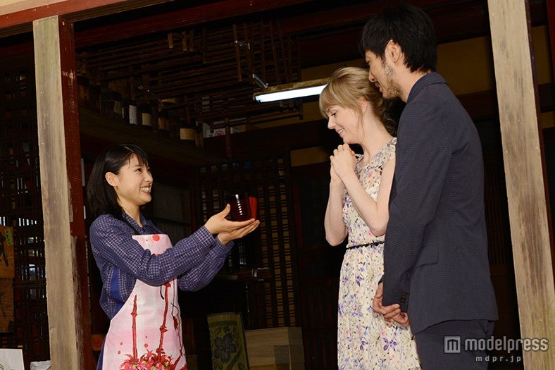 （左から）土屋太鳳、シャーロット・ケイト・フォックス、玉山鉄二