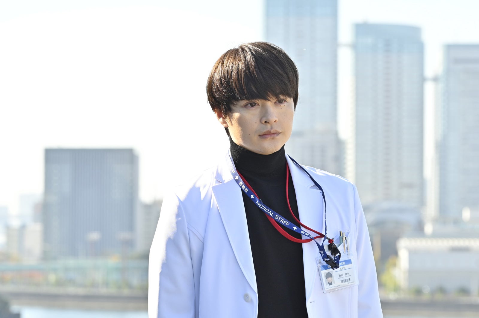 瀬戸康史「院内警察」第1話より（C）フジテレビ／共同テレビ