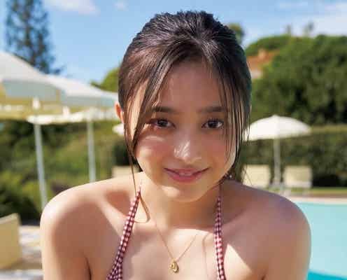 乃木坂46井上和、イタリアのプールで赤チェックビキニ姿披露 1st写真集先行カット解禁