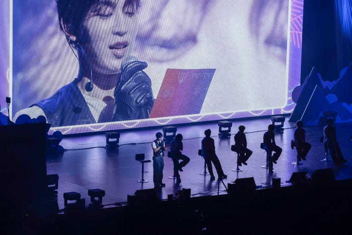 手紙を読み上げる與那城奨『2024 JO1 “JAM 感謝祭”~SUMMER~』(C)LAPONE Entertainment