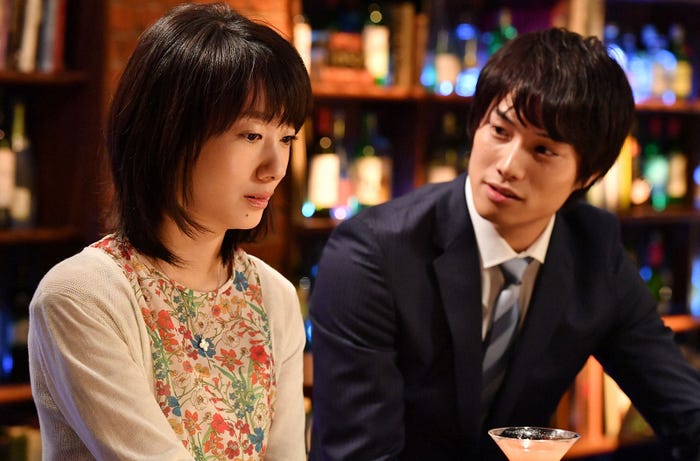 波瑠、鈴木伸之/「あなたのことはそれほど」第1話より(画像提供:TBS)