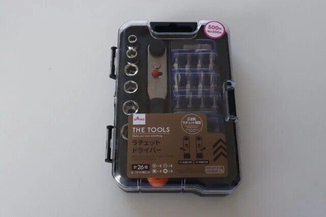 ダイソーのラチェットドライバー（ソケット、T型）のパッケージ