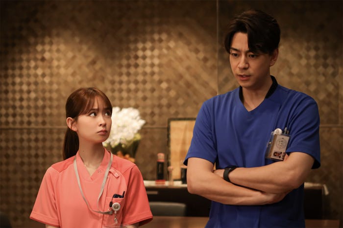 畑芽育、三浦翔平「天久鷹央の推理カルテ」第8話(C)テレビ朝日