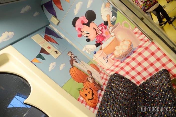 「ディズニー・ハロウィーン・ライナー」内装、ミニー
