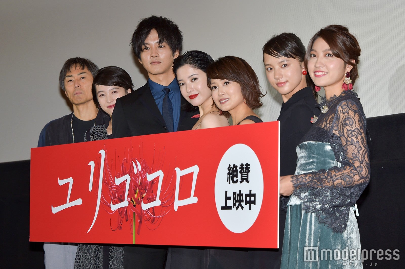 （左から）熊澤尚人監督、清野菜名、松坂桃李、吉高由里子、佐津川愛美、清原果耶、Rihwa（C）モデルプレス