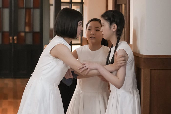 木村湖音、澤井梨丘、小南希良梨「ブギウギ」第7話(C)NHK