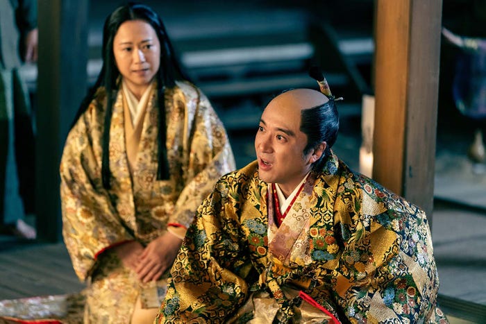 和久井映見、ムロツヨシ「どうする家康」第35話より(C)NHK