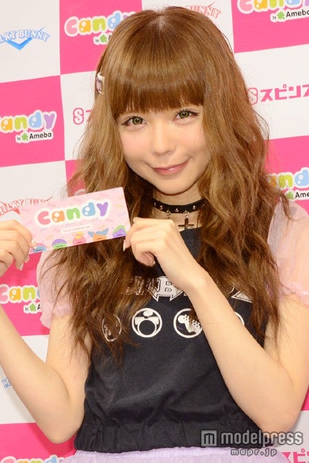 スピンズCandy支店1日店長に就任した益若つばさ