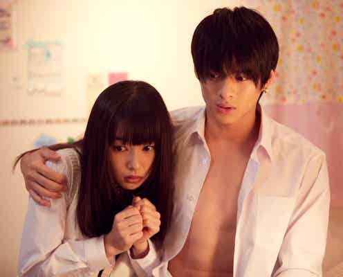 King & Prince平野紫耀、はだけたシャツ姿で桜井日奈子を抱き寄せる<ういらぶ。>