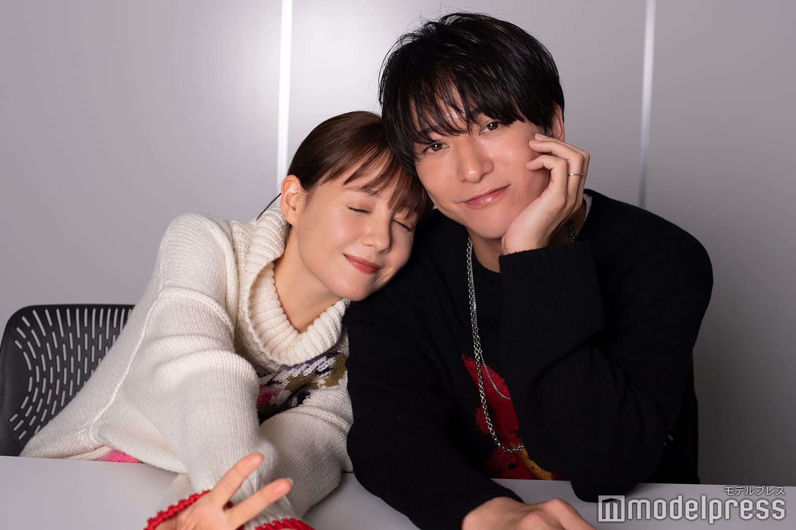 トリンドル玲奈、浅香航大 （C）モデルプレス