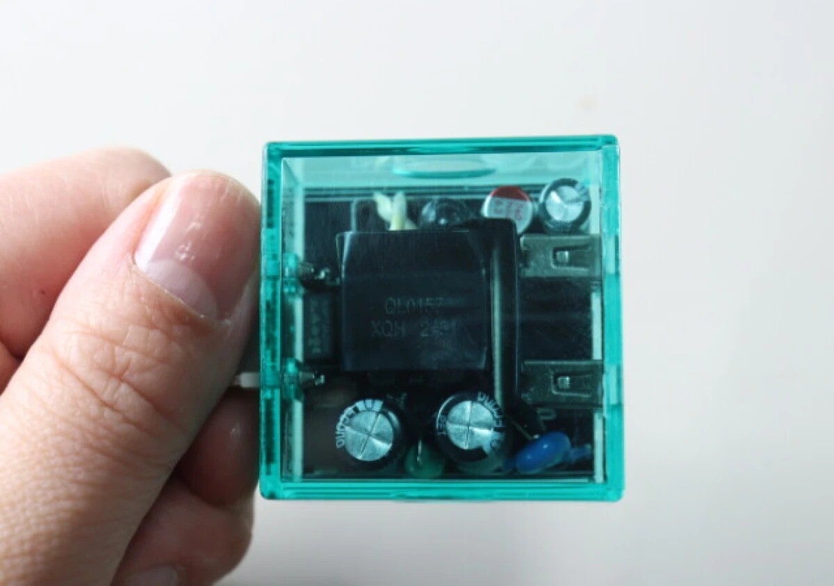 100均にこんな便利なのがあるなんて！充電環境が整う！優秀ガジェット3選