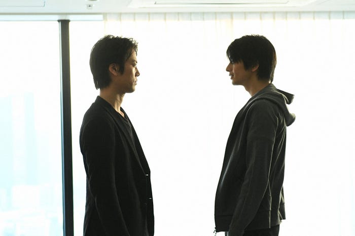 桐谷健太、向井理/「きみが心に棲みついた」最終話より(C)TBS