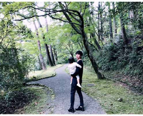 水嶋ヒロ、愛娘の成長に涙 2ショットに「素敵な写真」「かっこいいパパ」と反響