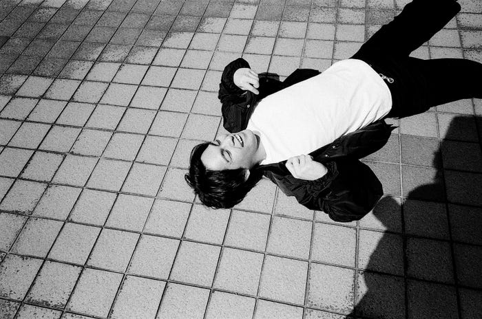 柳楽優弥「やぎら本」収録イメージカット (提供写真)