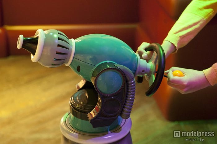 ペンキはピンク、水色、紫など全部で8色(C)Disney