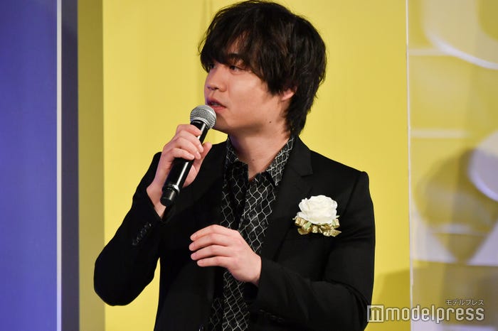 Official髭男dism/楢崎誠 (C)モデルプレス
