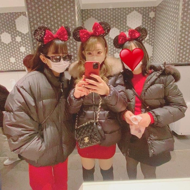 ギャルママ 日菜あこ 親子でディズニーのリンクコーデをした結果 38歳の母が1番足出してる モデルプレス