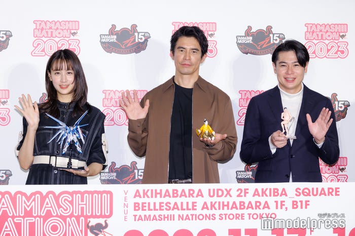 (左から)山本美月、伊藤英明、吉村崇(C)モデルプレス