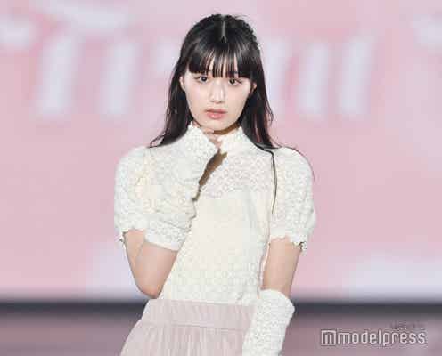 ガーリーな鶴嶋乃愛の可愛さが最強 魅力的ポーズで沸かす<関西コレクション2022A/W>