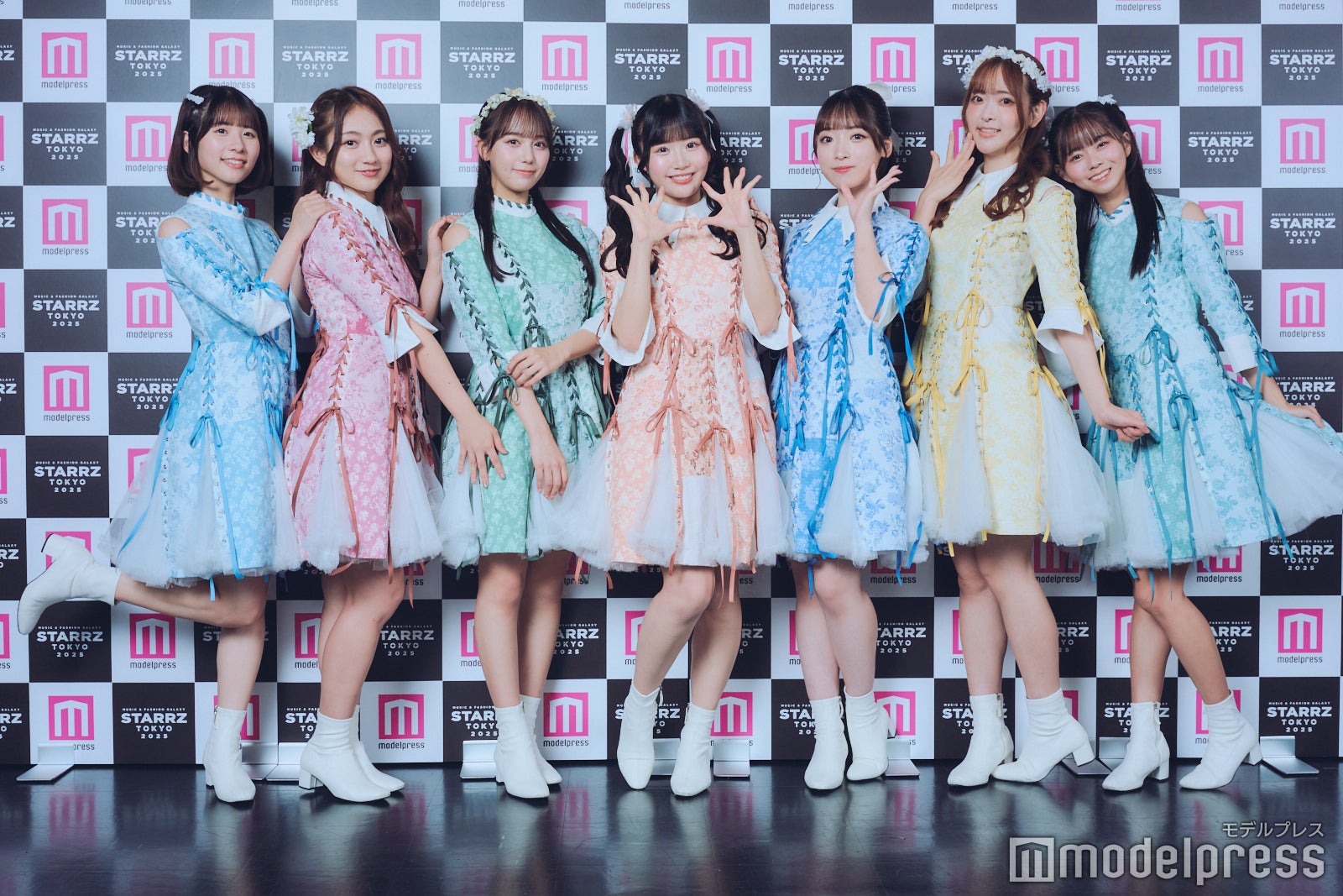 （左から）相川奈央、月城咲舞、麻丘真央、望月りの、河瀬詩、天城サリー、椎名桜月／22/7（C）モデルプレス