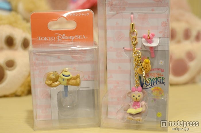 イヤフォンジャック、ストラップ