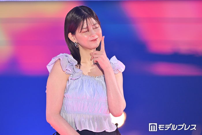 渡邉理佐、妖精のようなランウェイ ポーズにもキュン【GirlsAward 2024 S／S】