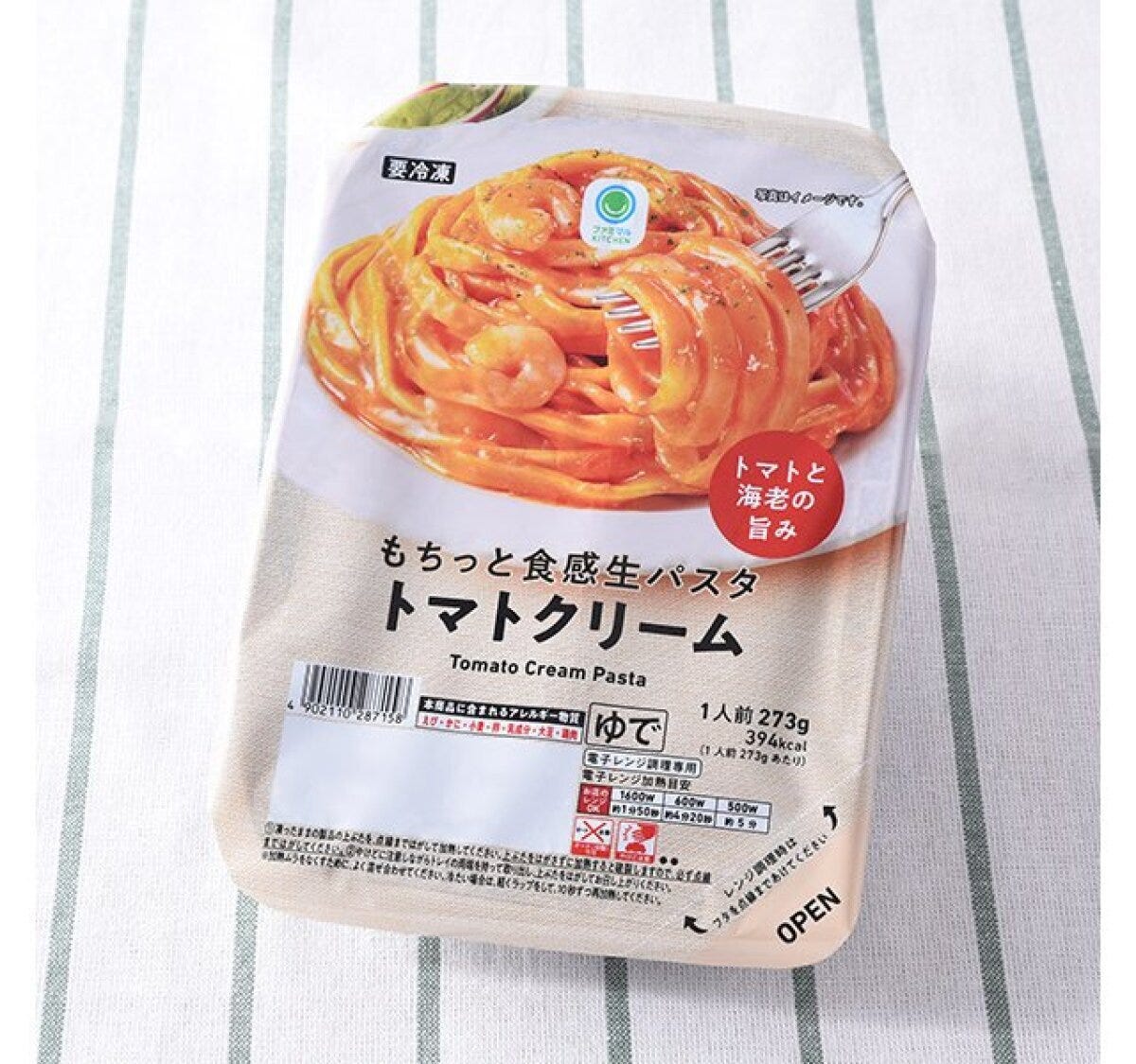 トマトクリームパスタとエビが写る冷凍パスタのパッケージ トマトクリームパスタとエビが写る冷凍パスタのパッケージ