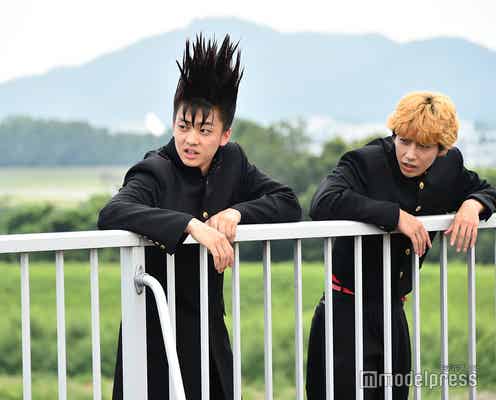 賀来賢人&伊藤健太郎が走る、跳ぶ! 「今日から俺は!!」撮影現場がいろんな意味でアツかった<激アツポイント5つ>