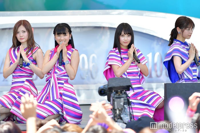 大園桃子&与田祐希をしっかり支えた白石麻衣と西野七瀬(C)モデルプレス