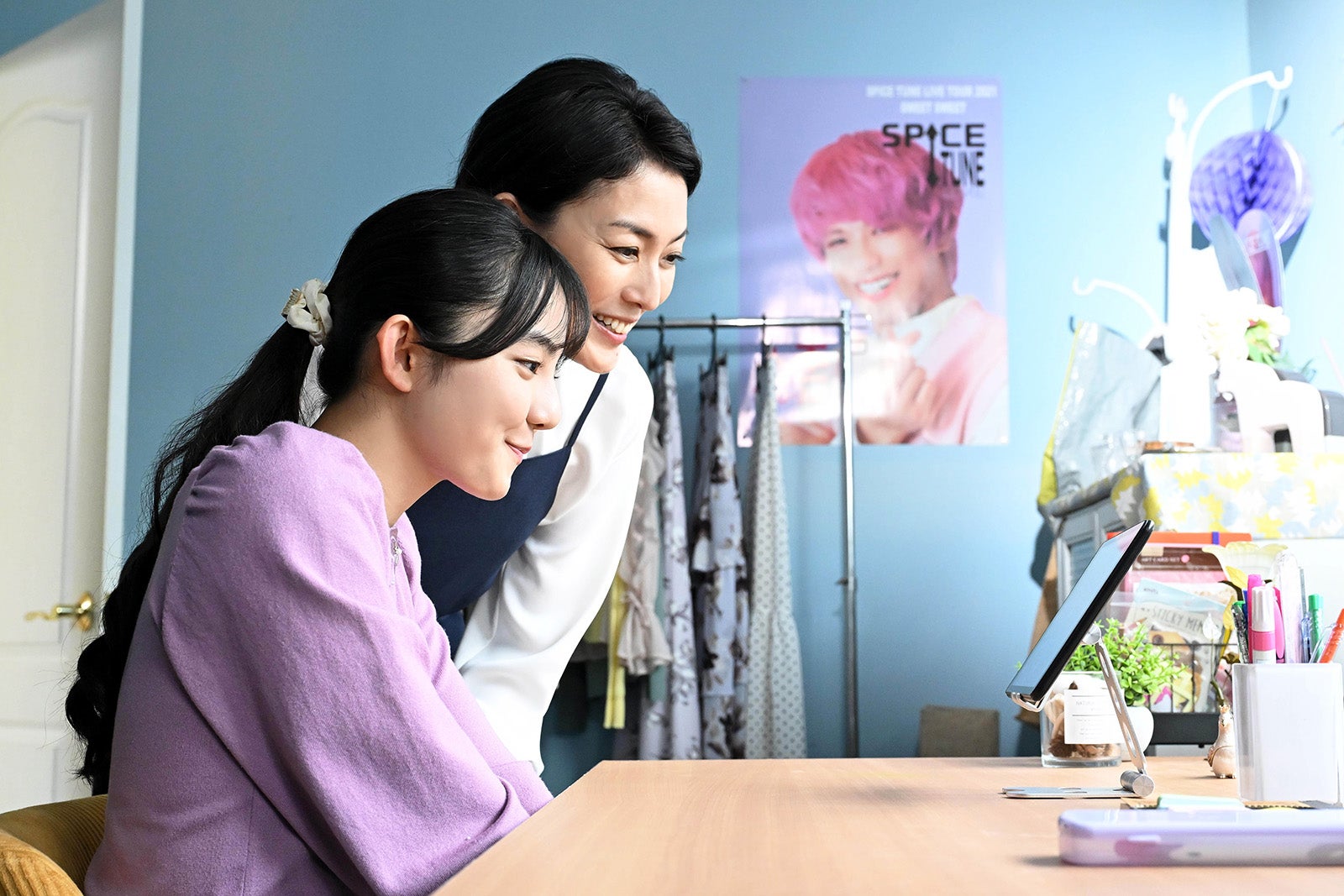 瀧七海、板谷由夏「ブラックファミリア～新堂家の復讐～」第5話より（C）読売テレビ