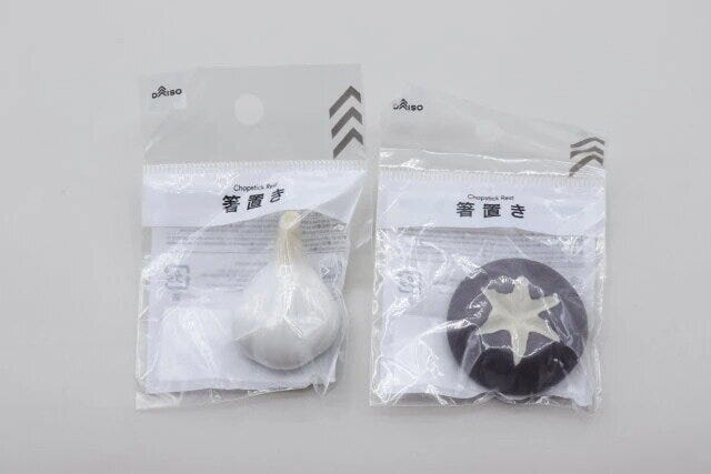 ダイソー　磁器箸置き（ニンニク、ホワイト）　磁器箸置き（シイタケ、ブラウン）　パッケージ