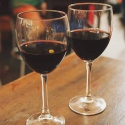 飲み会で気になる人ができた場合に親密になれるテクニック