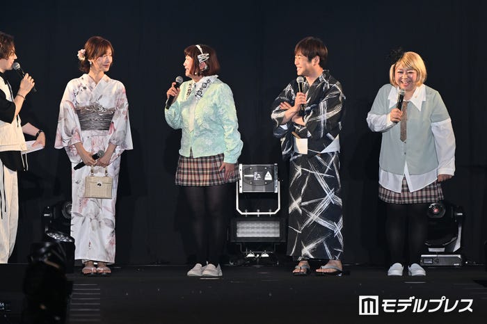 (左から)きほ、川村エミコ、井上裕介、やしろ優(C)モデルプレス