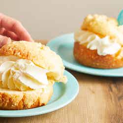 『ミルクの生クリームメロンパン』 520円、『厚切りバターのメロンパン』 410円/画像提供:オペレーションファクトリー