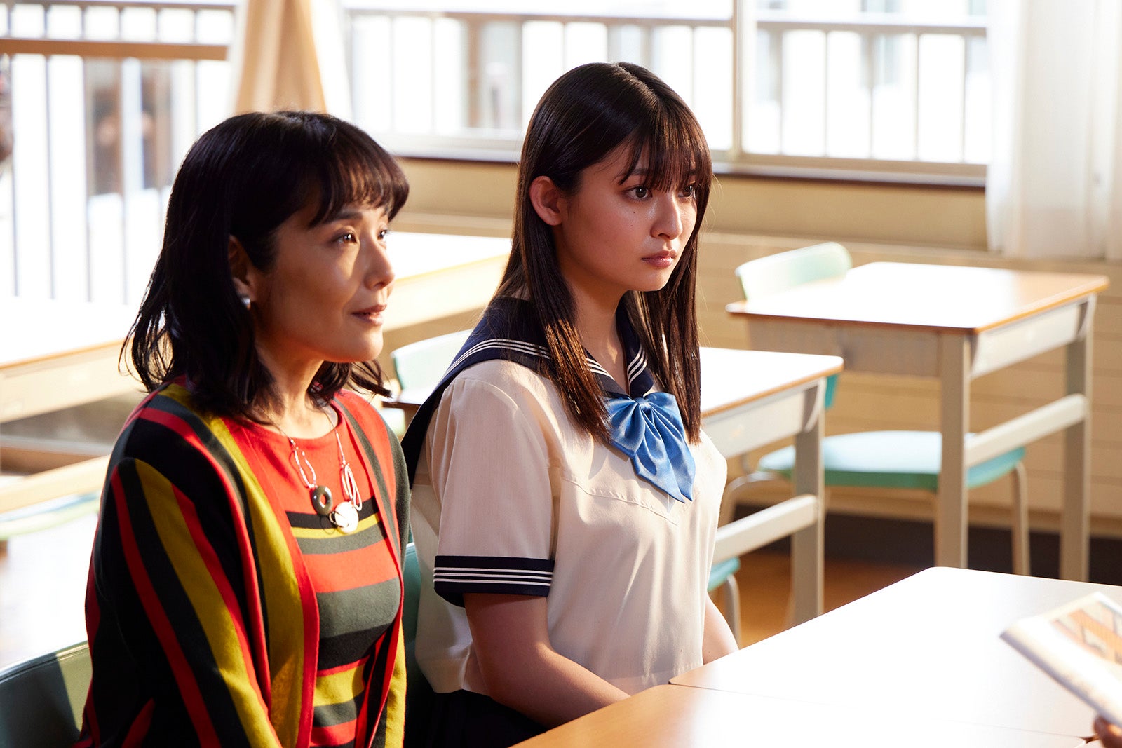 富田靖子、吉川愛／「純愛ディソナンス」第2話より（C）フジテレビ