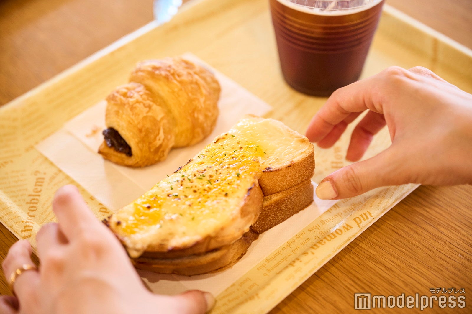 パンとドリンクのその場で味わえるイートインスペースもあり（C）モデルプレス