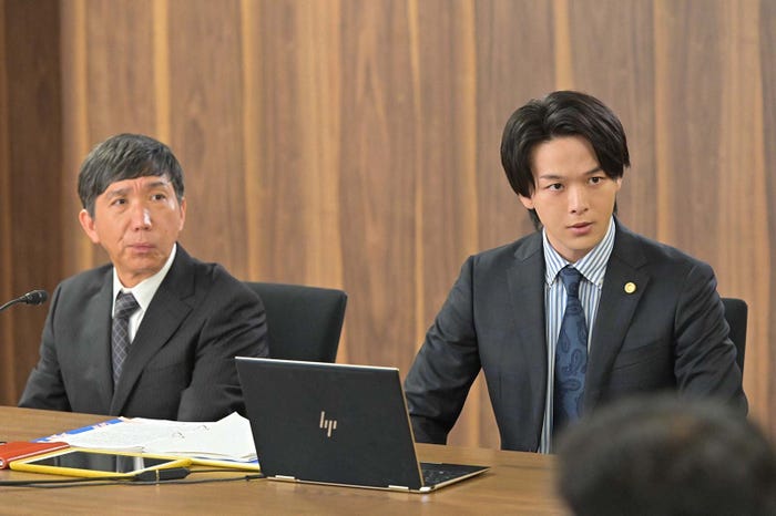 梶原善、中村倫也「石子と羽男―そんなコトで訴えます?―」第8話より(C)TBS